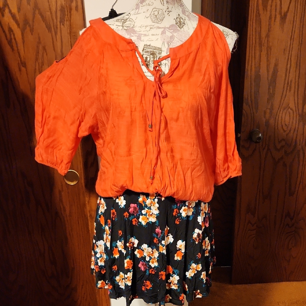 by & by Orange Top
